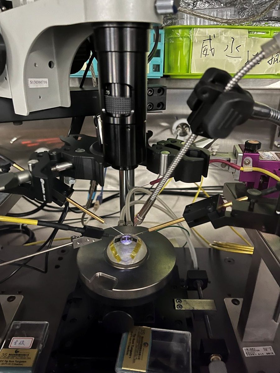Probe station with microscope used for electrical device measurement